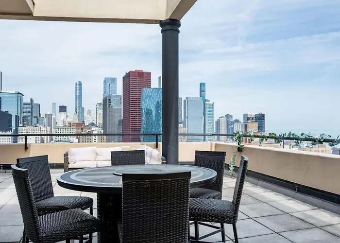 Downtown Penthouse Views Gym, Parking #1 Chicago