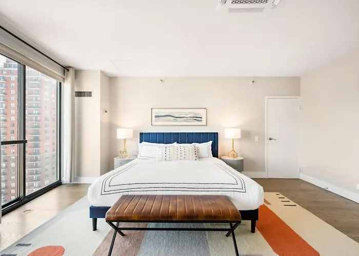 Downtown Penthouse Views Gym, Parking #1 Chicago